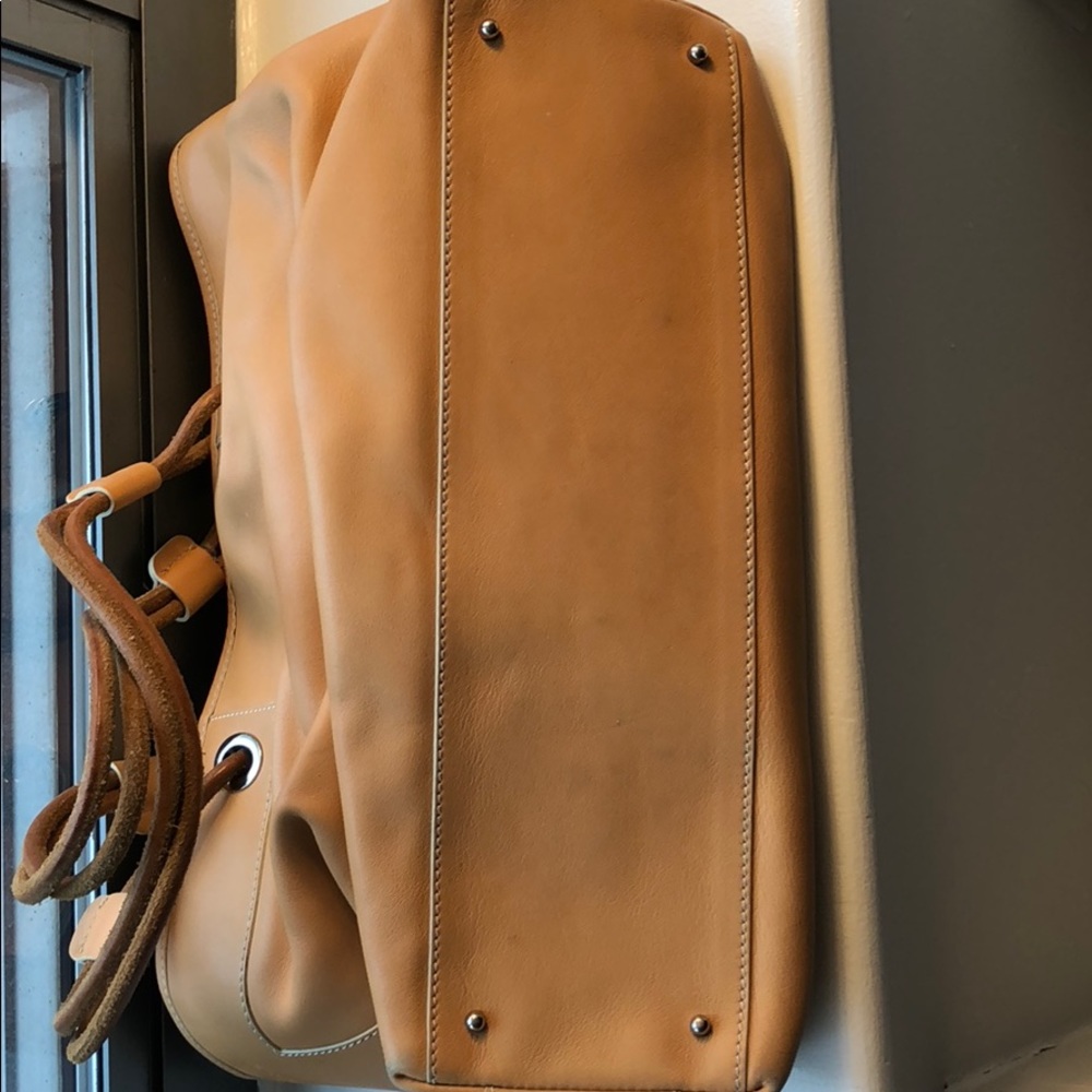 Tod’s camel leather shoulder bag - Picture 6 of 8